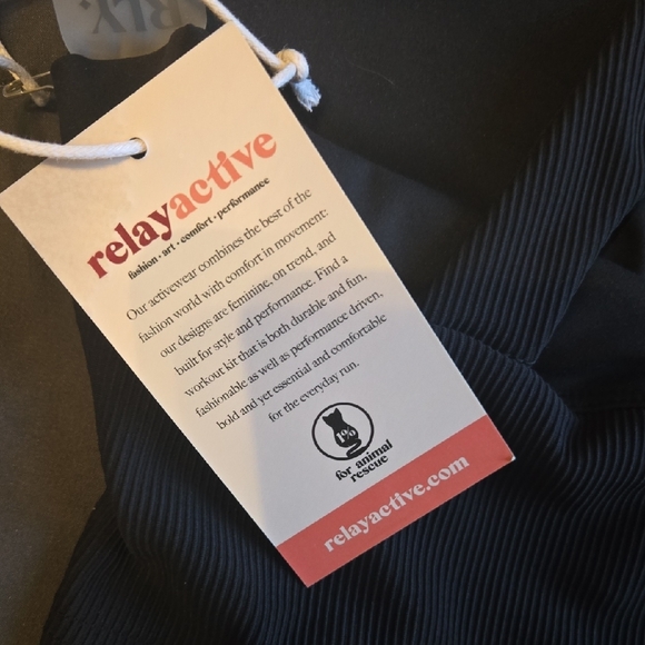 Running Crop Top Phone Pocket - Picture 3 of 3